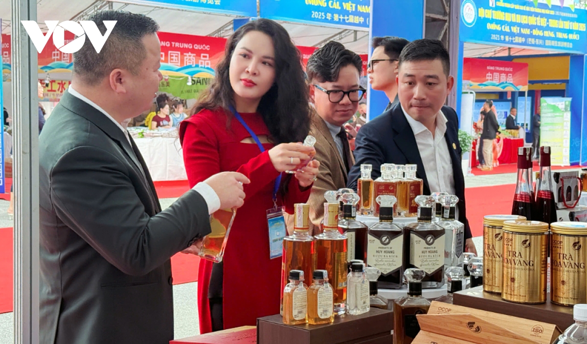 Vietnam-China Trade and Tourism Fair opens in Quang Ninh